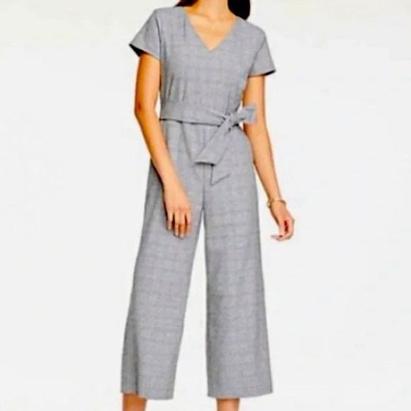 Ann Taylor Pants - Ann Taylor Black and White Patterned Jumpsuit with Belt Size 4
